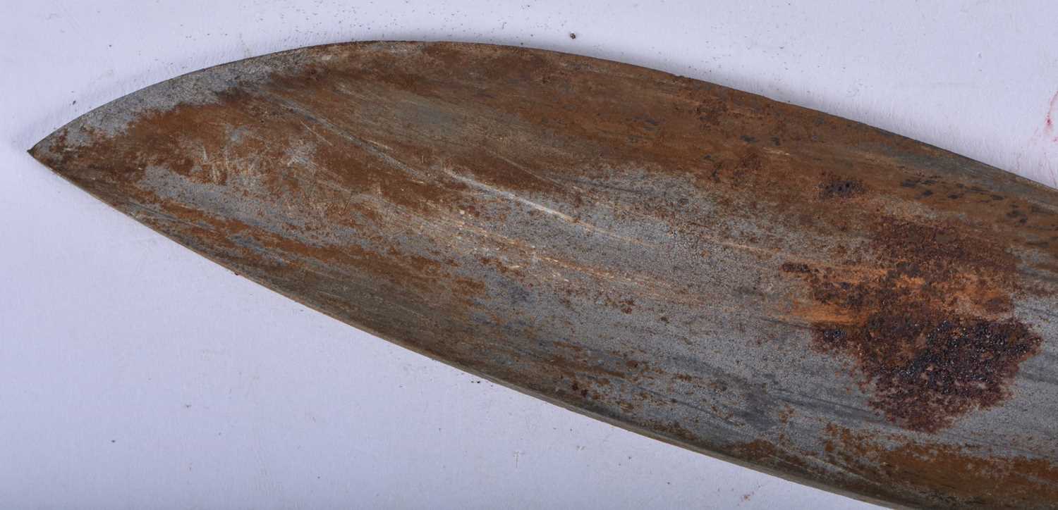 A 19TH CENTURY MIDDLE EASTERN INDIAN SILVER MOUNTED LEATHER CASED KNIFE. 35 cm long. - Image 4 of 7