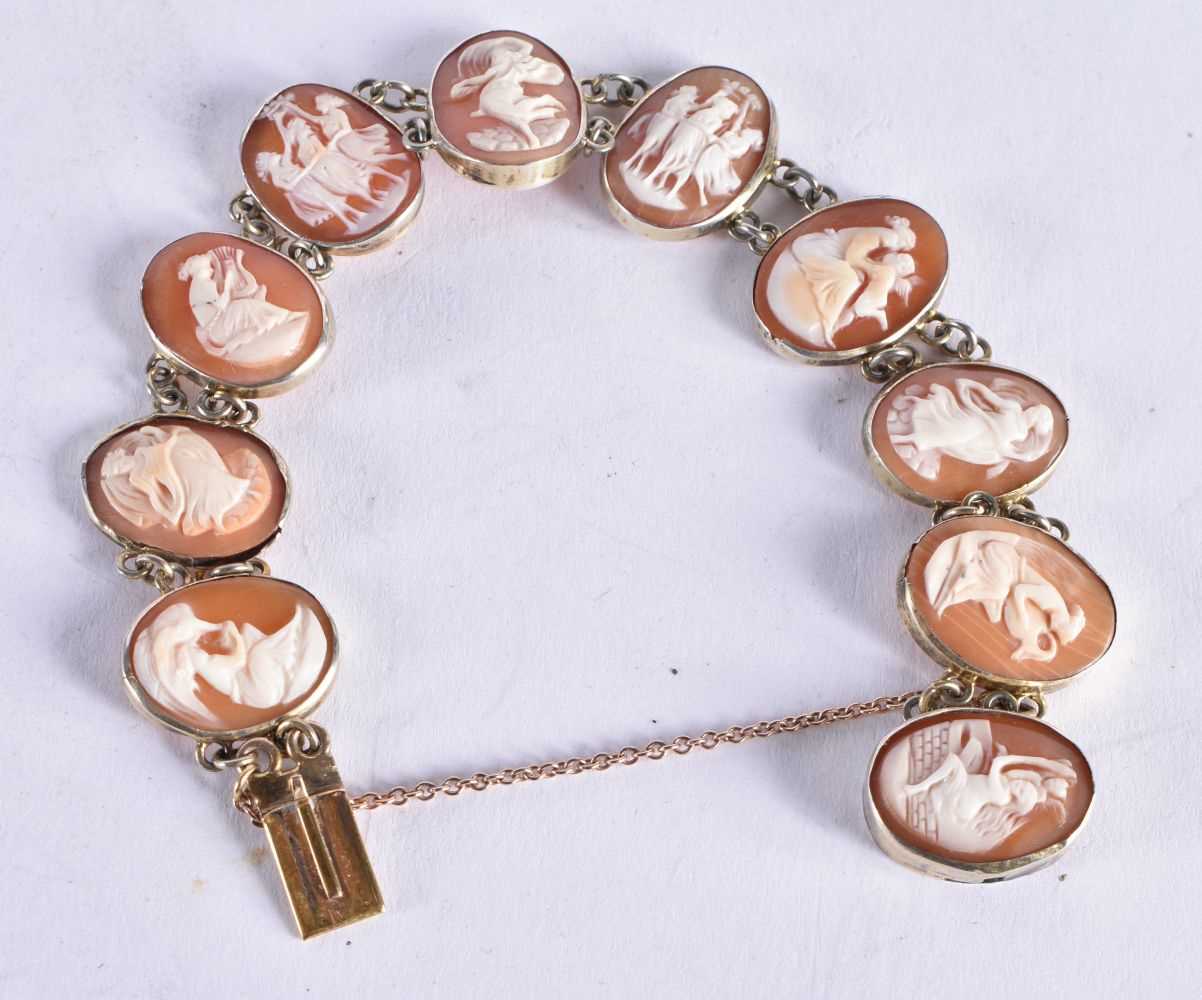 A Cameo Bracelet in a fitted case. 16cm x 1.6 cm, weight 13.5g - Image 2 of 3