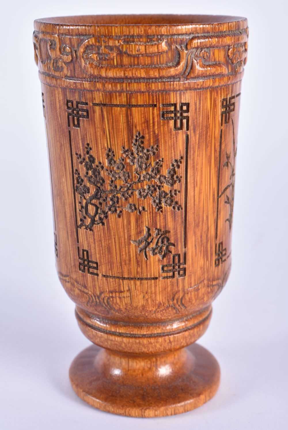 A CHINESE CARVED BUFFALO HORN TYPE BEAKER VASE 20th Century. 257 grams. 12 cm high. - Image 3 of 5