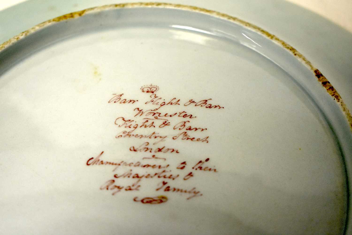 A LATE 18TH CENTURY GROUP OF BARR FLIGHT AND BARR PORCELAIN WARES painted with armorials on a - Image 20 of 31
