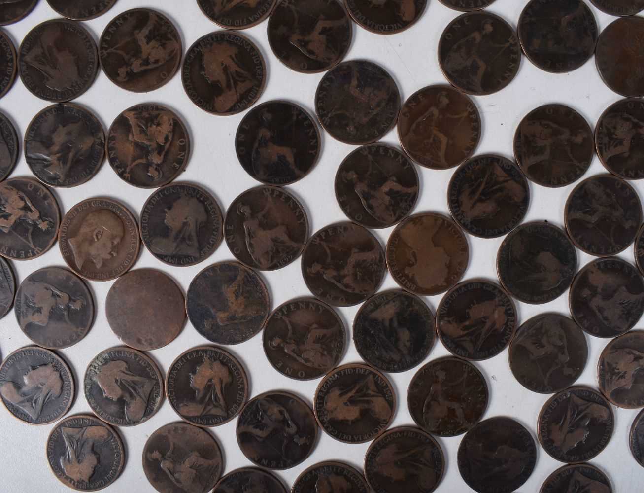 A collection of Queen Victoria Pennies (140) - Image 6 of 10