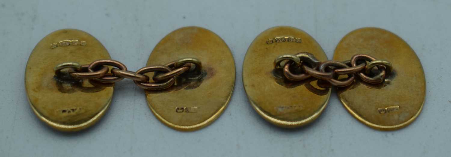 A PAIR OF 9CT GOLD MASONIC CUFFLINKS. 7 grams. 1.75 cm x 1 cm. - Image 2 of 3