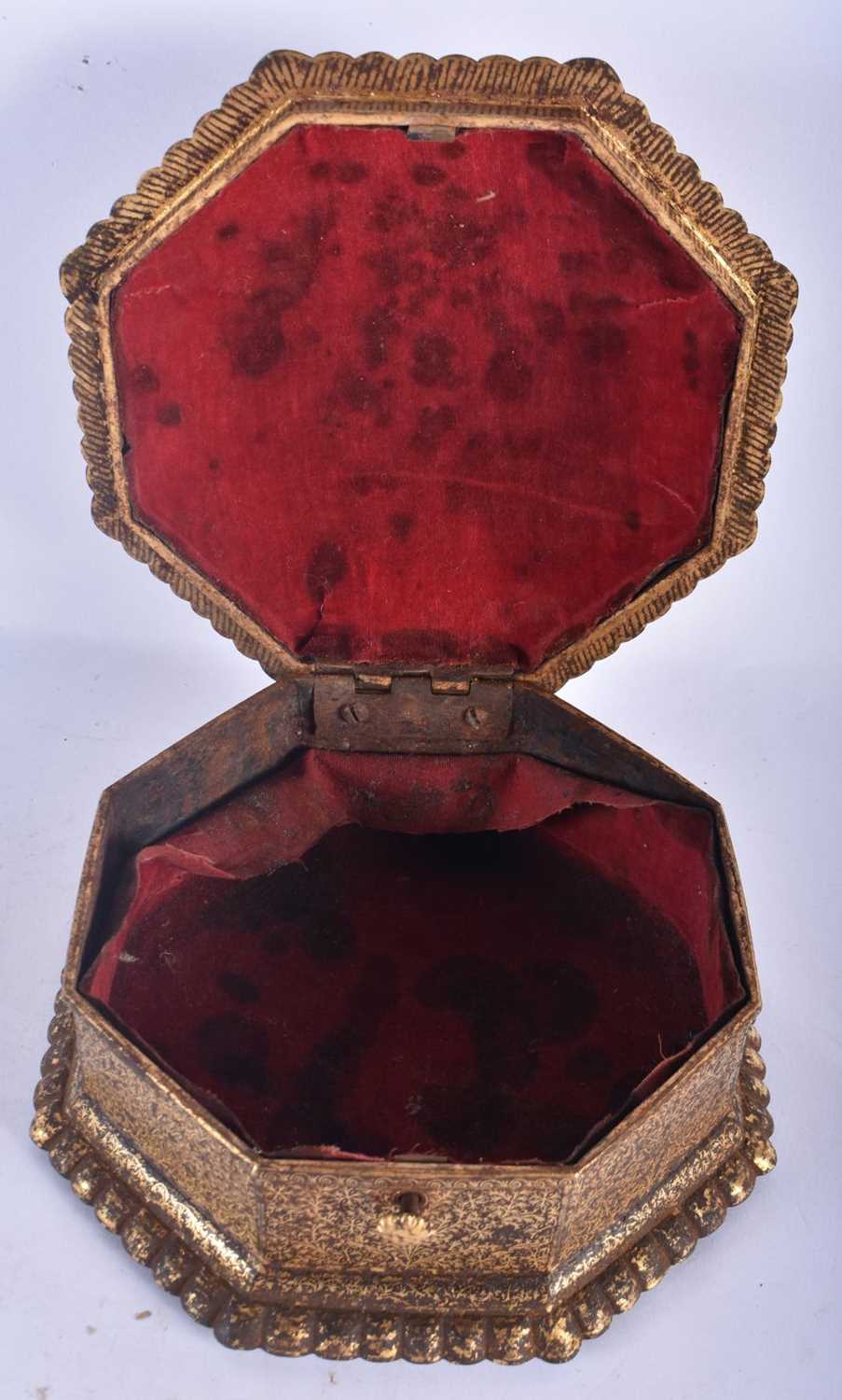 AN 18TH CENTURY ISLAMIC OTTOMAN INDIAN GOLD INLAID IRON BOX of octagonal form, decorated all over - Image 2 of 5