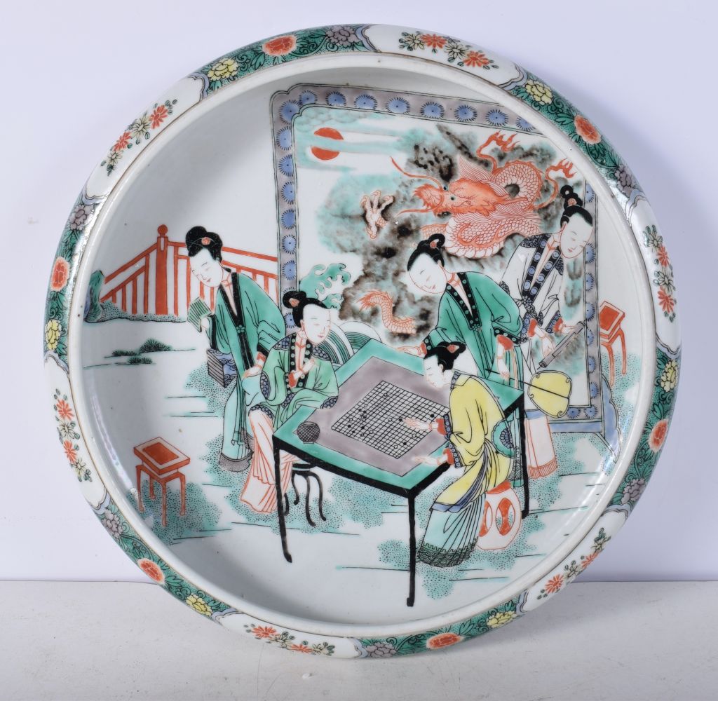 A Chinese porcelain Famille verte dish decorated with figures 5.5 x 27 cm - Image 5 of 6