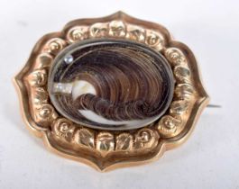 A Victorian Mourning Brooch. 3.2 cm x 3.8 cm, weight 11.7g