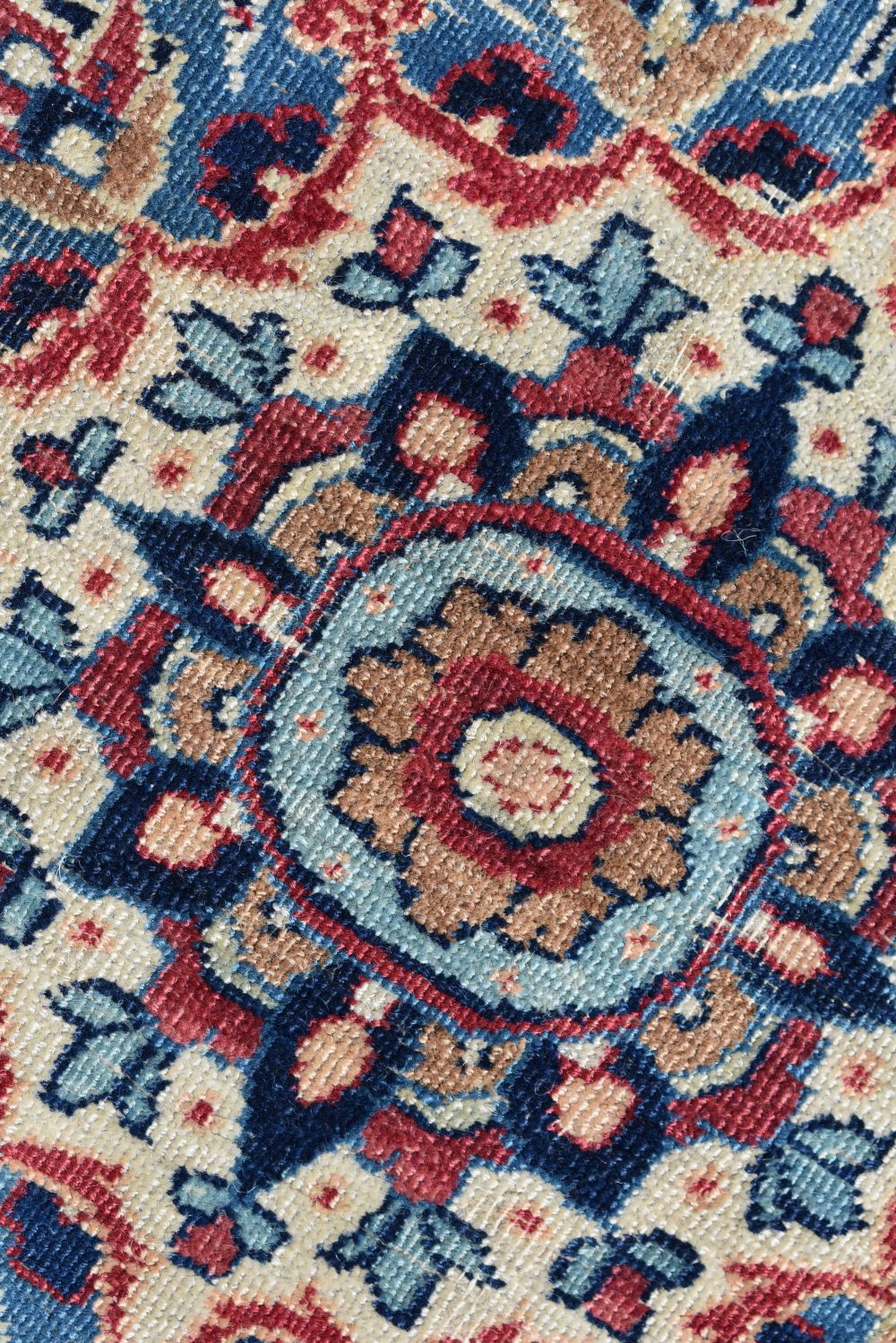 A Persian rug 189 x 122 cm - Image 12 of 14