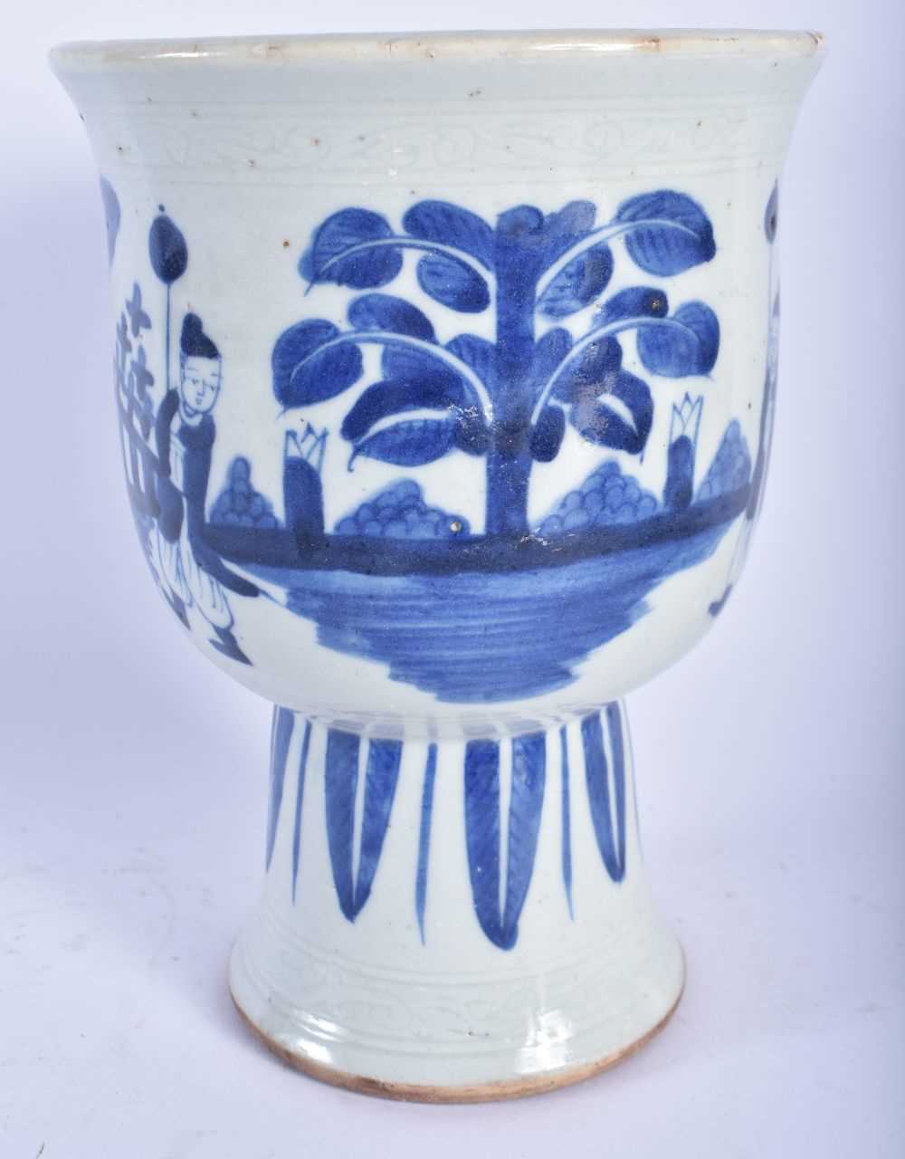 A CHINESE BLUE AND WHITE PORCELAIN VASE 20th Century. 18cm x 13 cm. - Image 3 of 5