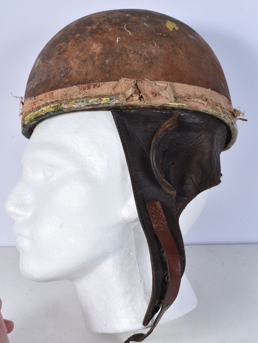 An antique Cromwell Flying helmet 14 x 25 cm. - Image 10 of 12