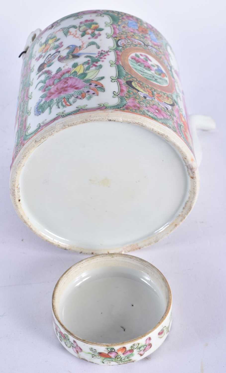 A 19TH CENTURY CHINESE CANTON FAMILLE ROSE PORCELAIN TEAPOT AND COVER Qing. 18cm x 17 cm. - Image 4 of 4