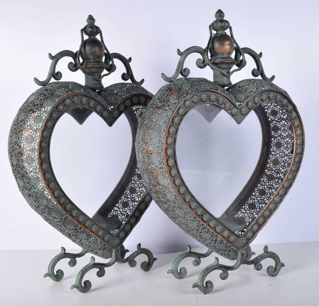 A pair of glass fronted Copper heart shapes lantern 52 cm (2). - Image 4 of 6