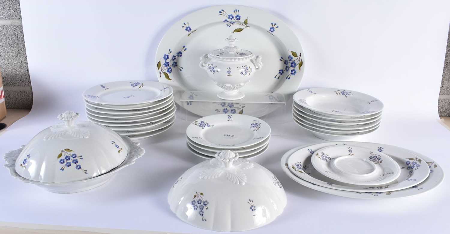 AN EARLY 19TH CENTURY CHAMBERLAINS WORCESTER DINNER SERVICE painted with blue cornflowers. Largest