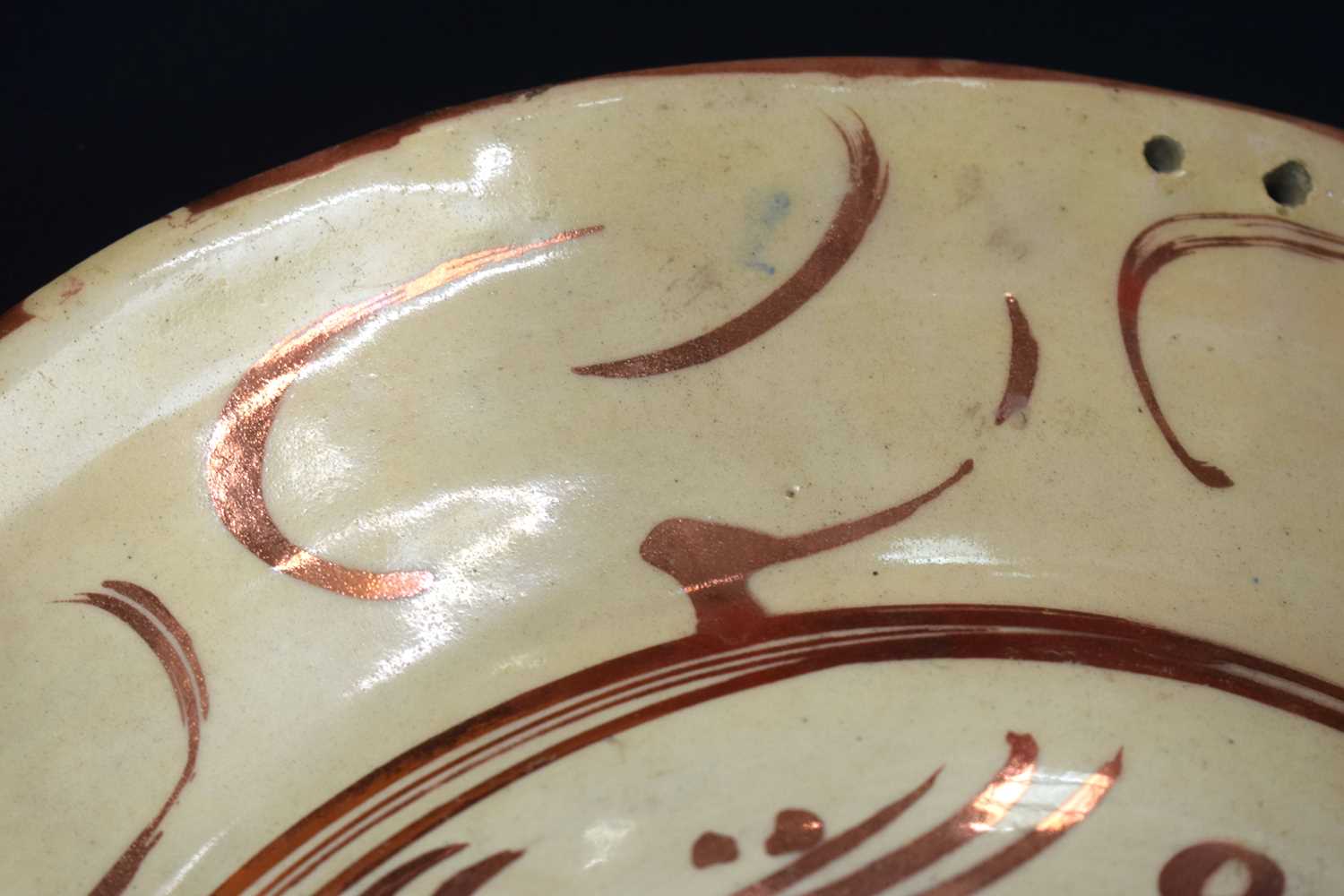 A LARGE EARLY SPANISH HISPANO MORESQUE POTTERY DISH painted with leaves and motifs. 35 cm diameter. - Image 11 of 17