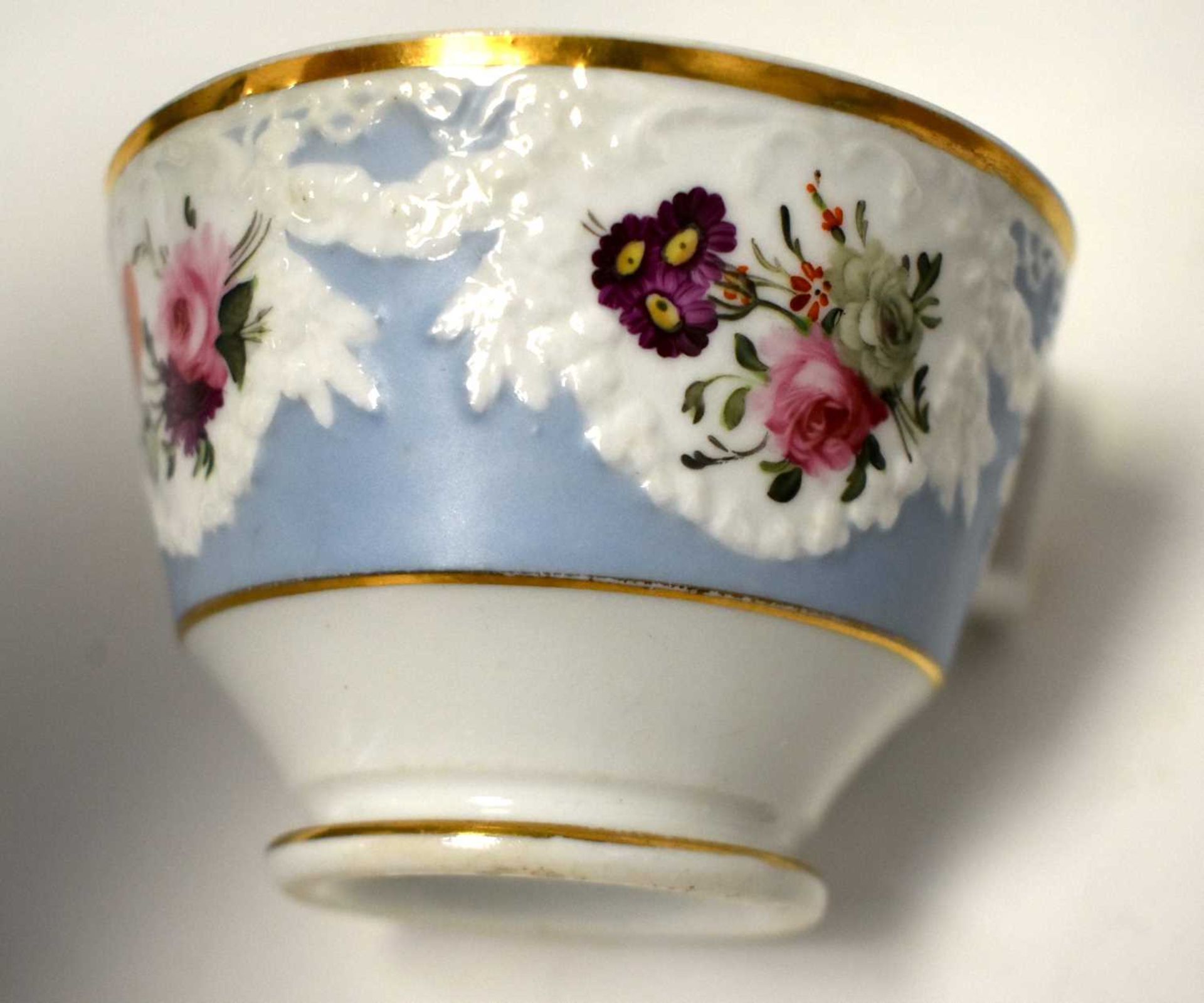 AN EARLY 19TH CENTURY CHAMBERLAINS WORCESTER PART TEASET painted with floral sprays, under a moulded - Image 24 of 36