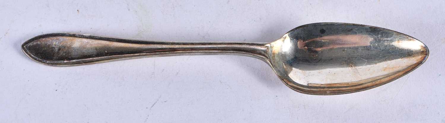A SET OF ART DECO SILVER SPOONS. Sheffield 1939. 166 grams. 14.5 cm long. (6) - Image 2 of 4