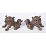 A Pair of Japanese Bronze Temple Dogs. 3.3 cm x 5.3 cm x 3 cm, total weight 196g (2)