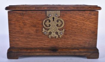 AN ART NOUVEAU COPPER INSET OAK TEA CADDY decorated in relief with a scrolling plaque depicting