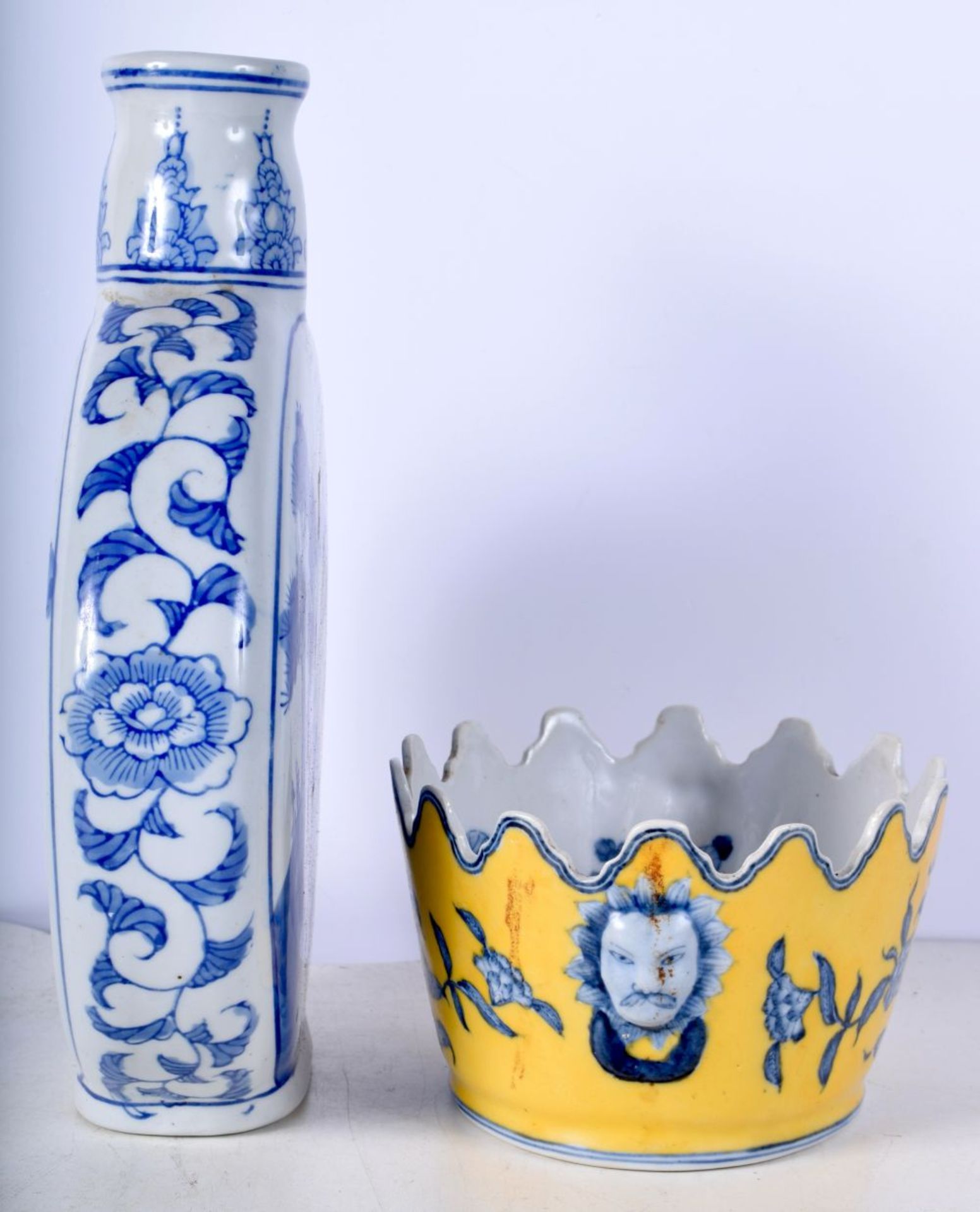 A Chinese porcelain blue and white Moon flask together with a Chinese bowl 25 cmk (2) - Image 9 of 10