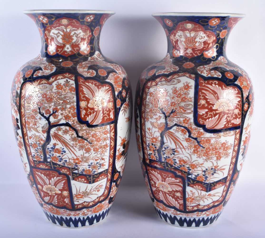 A LARGE PAIR OF 19TH CENTURY JAPANESE MEIJI PERIOD COUNTRY HOUSE IMARI VASES painted with foliage - Image 4 of 6