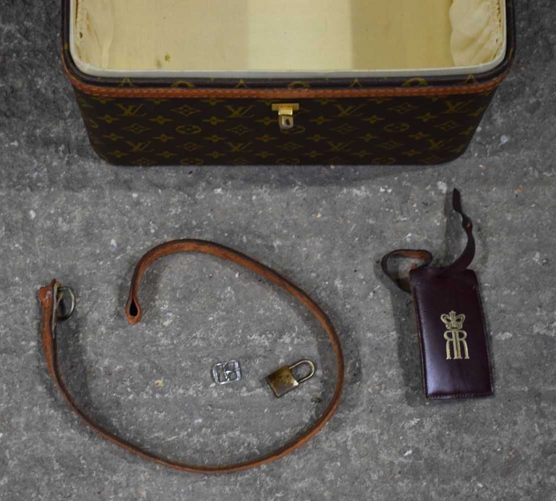 A Louis Vuitton overnight case 22 x 33 x 22 cm. - Image 4 of 14