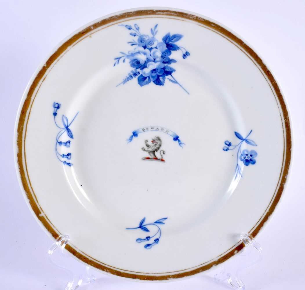 AN EARLY 19TH CENTURY CHAMBERLAINS WORCESTER MOULDED ARMORIAL PORCELAIN BOWL together with two other - Image 6 of 7