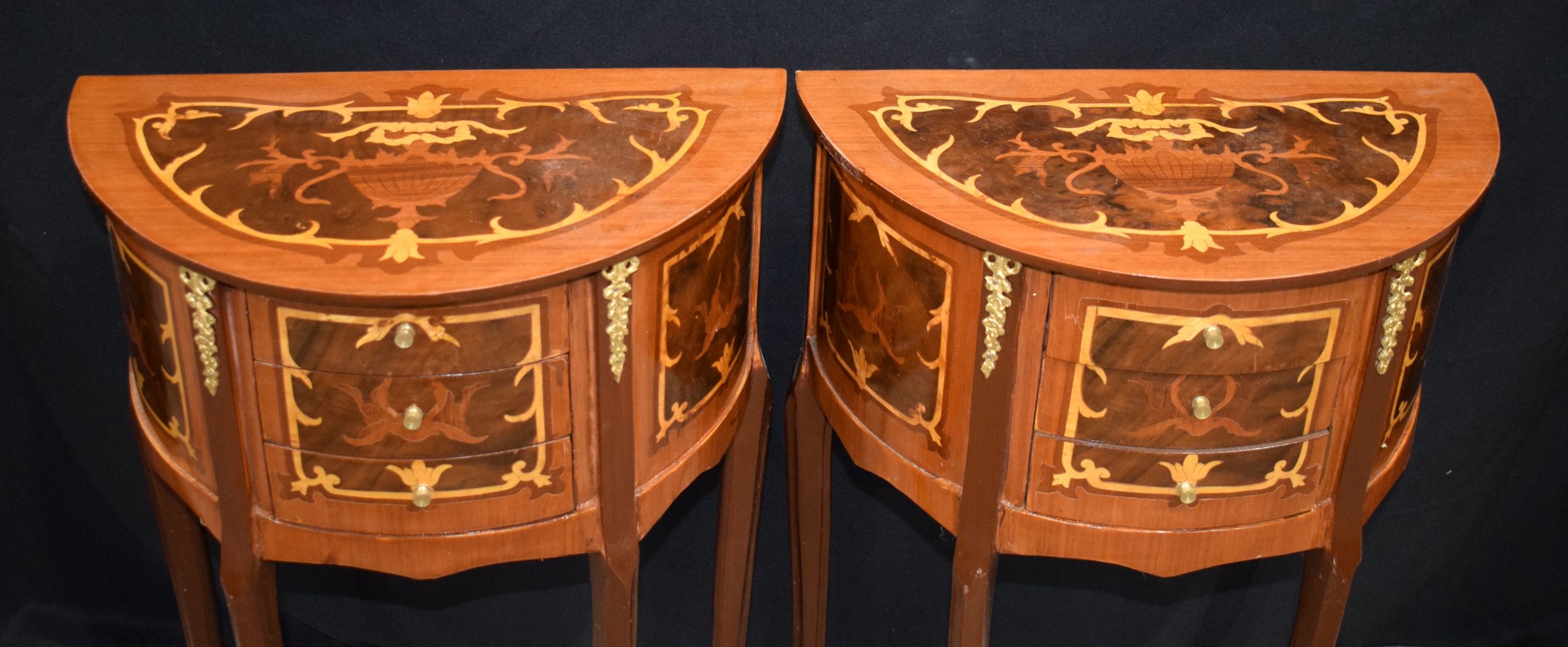 A pair of Baroque style inlaid half moon side 3 drawer tables 71 x 45 x 25cm (2) - Image 7 of 10