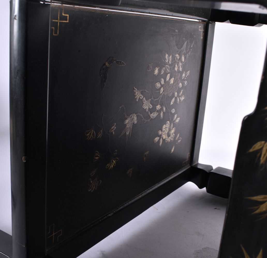 A VERY FINE 18TH/19TH CENTURY JAPANESE EDO PERIOD LACQUERED TABLE CABINET by Tsurushita Chouji, upon - Image 30 of 32