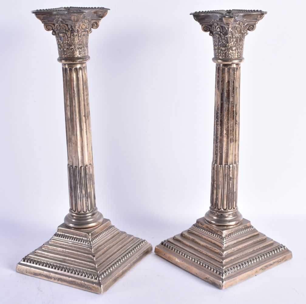 A LARGE PAIR OF ANTIQUE SILVER CORINTHIAN COLUMN CANDLESTICKS. Birmingham 1919. 31 cm x 12.5 cm. - Image 5 of 7