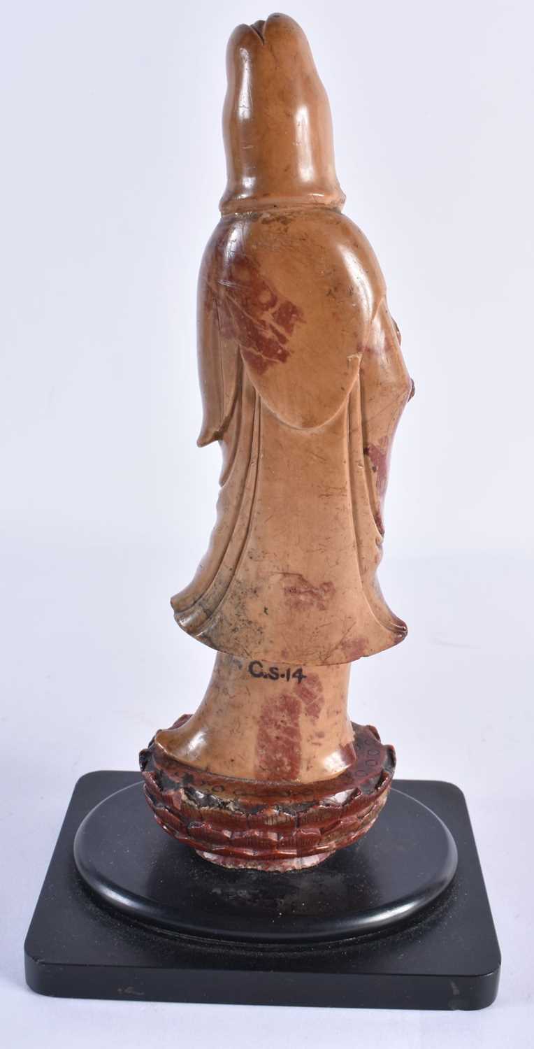 A LATE 18TH/19TH CENTURY CHINESE CARVED SOAPSTONE FIGURE OF AN IMMORTAL Late Qianlong/Jiaqing. 23. - Image 6 of 7