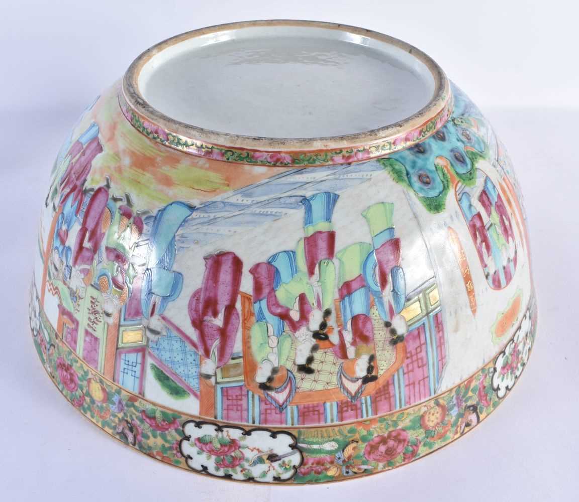 A VERY LARGE 19TH CENTURY CHINESE CANTON FAMILLE ROSE PORCELAIN PUNCH BOWL Qing. 39 cm x 18 cm. - Image 6 of 6