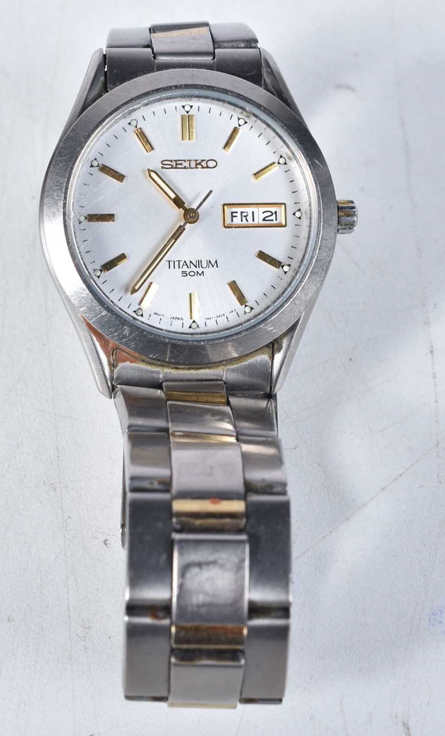Vintage Seiko Titanium watch, 34mm x 40mm, 18mm bracelet width. Quartz. Working