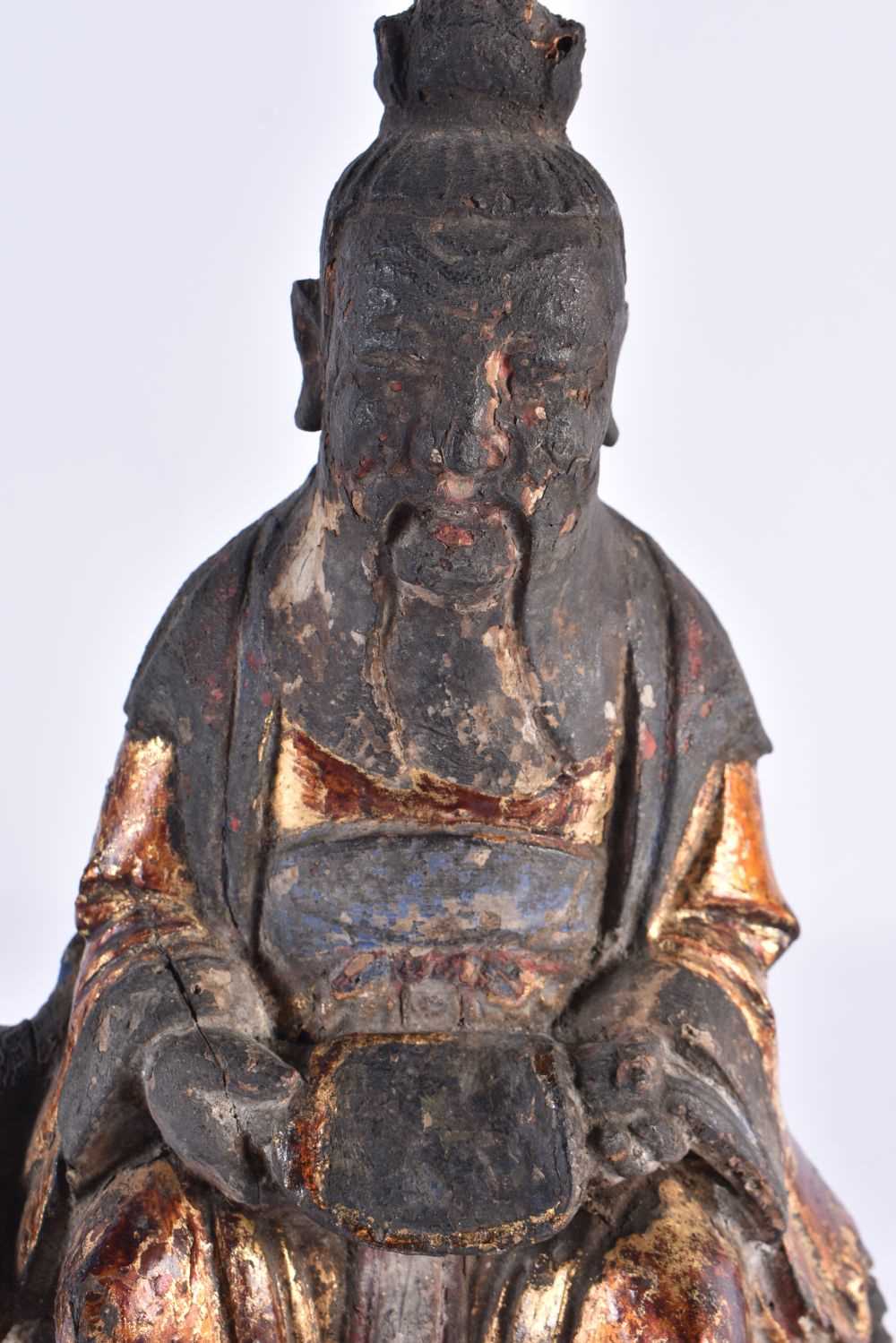 A 17TH/18TH CENTURY CHINESE POLYCHROMED WOOD FIGURE OF AN IMMORTAL Ming. 28 cm x 12 cm. - Image 7 of 7