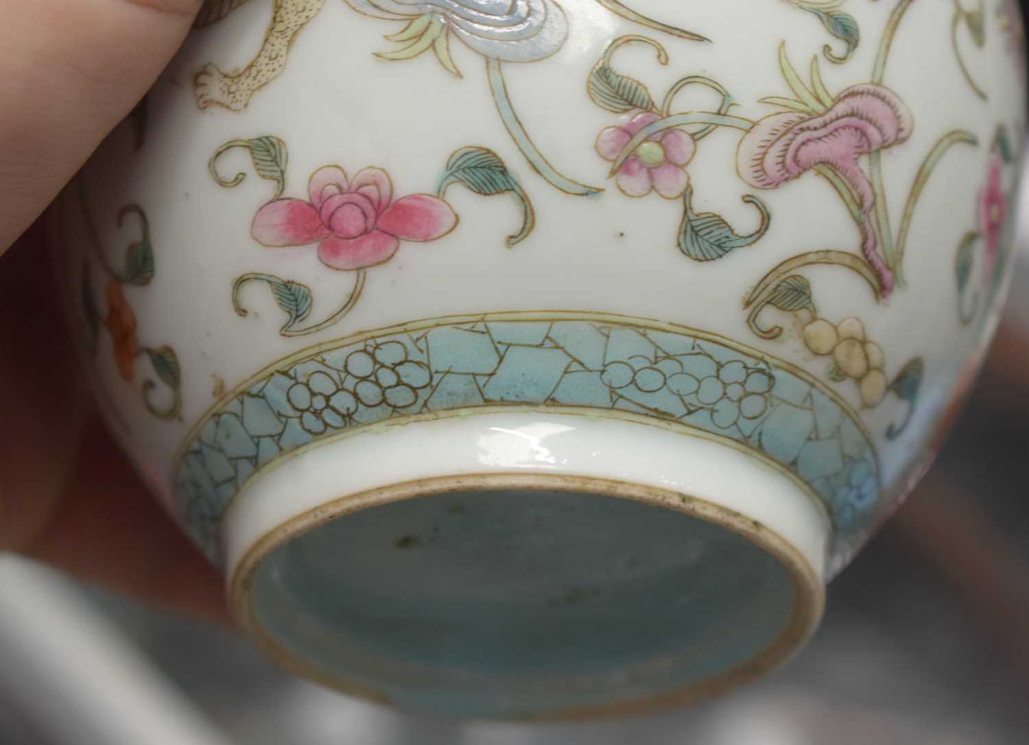 A FINE LATE 19TH CENTURY CHINESE FAMILLE ROSE PORCELAIN BULBOUS VASE Qing, enamelled with fierce - Image 16 of 21