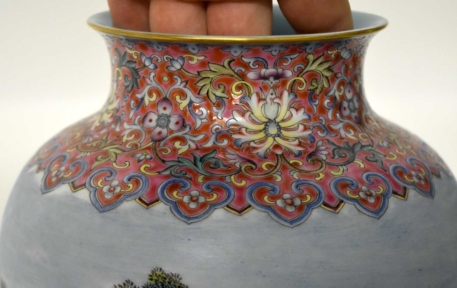 A FINE EARLY 20TH CENTURY CHINESE FAMILLE ROSE PORCELAIN LANTERN VASE Late Qing/Republic, painted - Image 9 of 20