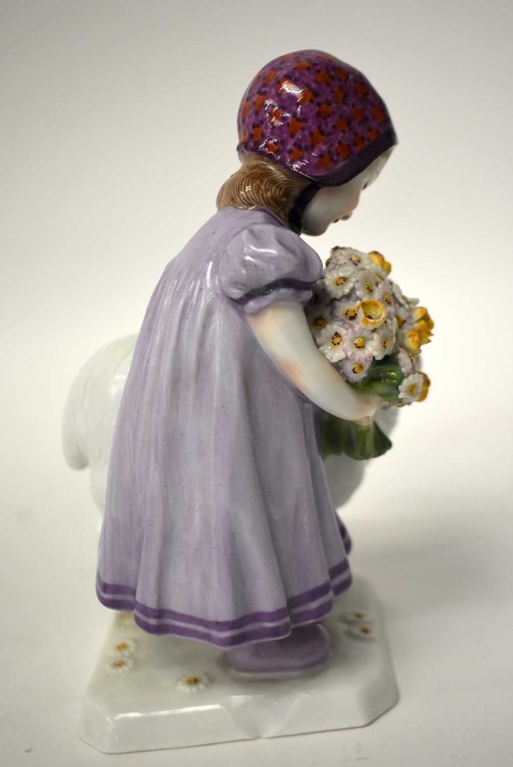 AN UNUSUAL GERMAN MEISSEN PORCELAIN GROUP depicting a child and a young goat. 17 cm high. - Bild 7 aus 18