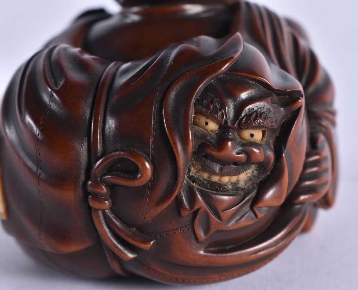 A FINE 19TH CENTURY JAPANESE CARVED BOXWOOD NETSUKE OF A SEATED MALE wonderfully carved squatting - Image 5 of 8