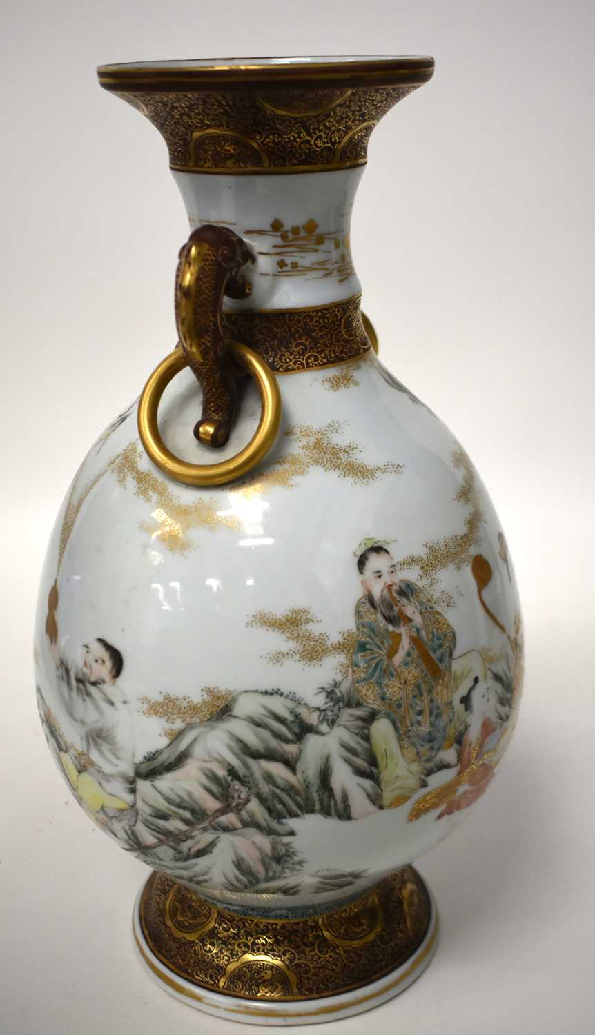 A LARGE 19TH CENTURY JAPANESE MEIJI PERIOD TWIN HANDLED KUTANI PORCELAIN VASE painted with figures - Image 10 of 21