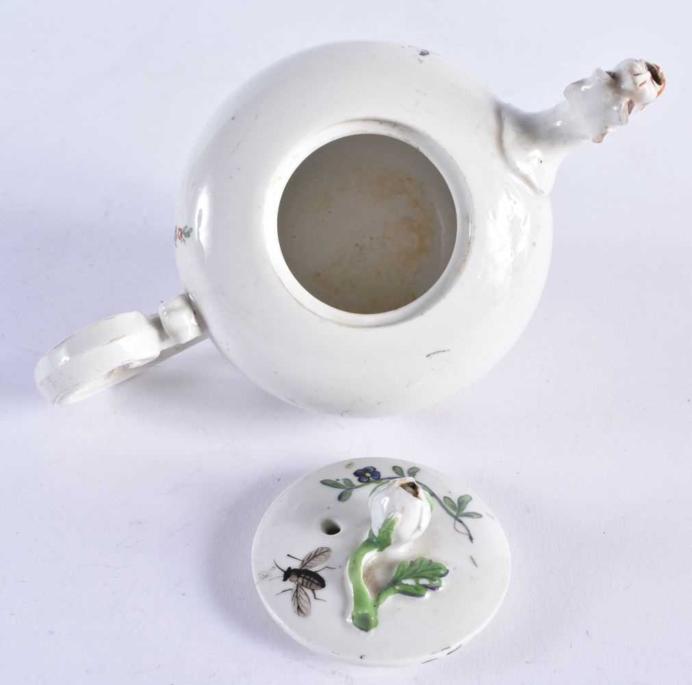 A RARE 18TH CENTURY GERMAN PORCELAIN BULLET FORM TEAPOT AND COVER painted in the Meissen style - Image 5 of 6