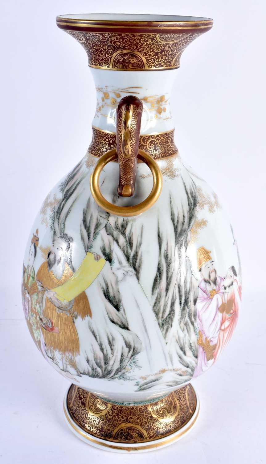A LARGE 19TH CENTURY JAPANESE MEIJI PERIOD TWIN HANDLED KUTANI PORCELAIN VASE painted with figures - Image 6 of 21