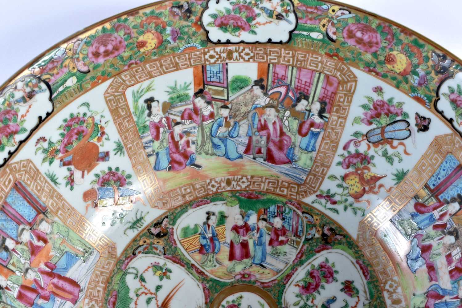 A VERY LARGE 19TH CENTURY CHINESE CANTON FAMILLE ROSE PORCELAIN PUNCH BOWL Qing. 39 cm x 18 cm. - Image 3 of 6