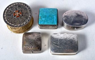 Four Silver Pill Boxes together with a Filigree Gilt Box, Stamped 800, 850 and 925, Largest 1.7 x