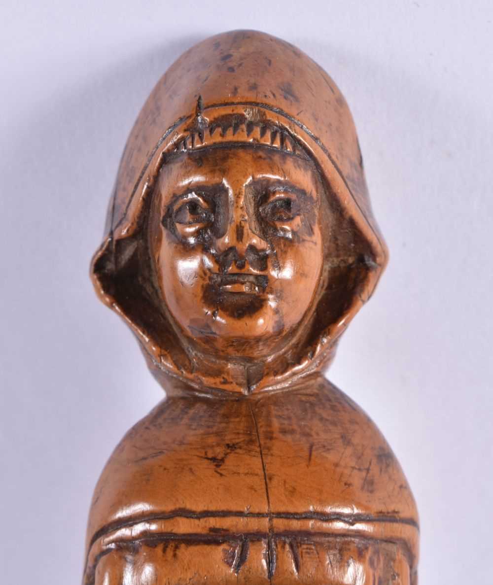 A PAIR OF 18TH CENTURY CARVED TREEN FIGURAL NUT CRACKERS formed as a peasant female wearing a dress. - Image 2 of 5