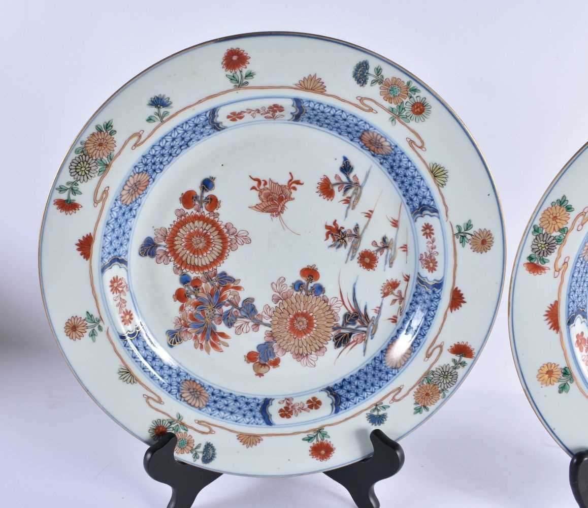 A LARGE PAIR OF LATE 17TH/18TH CENTURY CHINESE FAMILLE VERTE AND IMARI PORCELAIN DISHES Kangxi, - Image 2 of 23