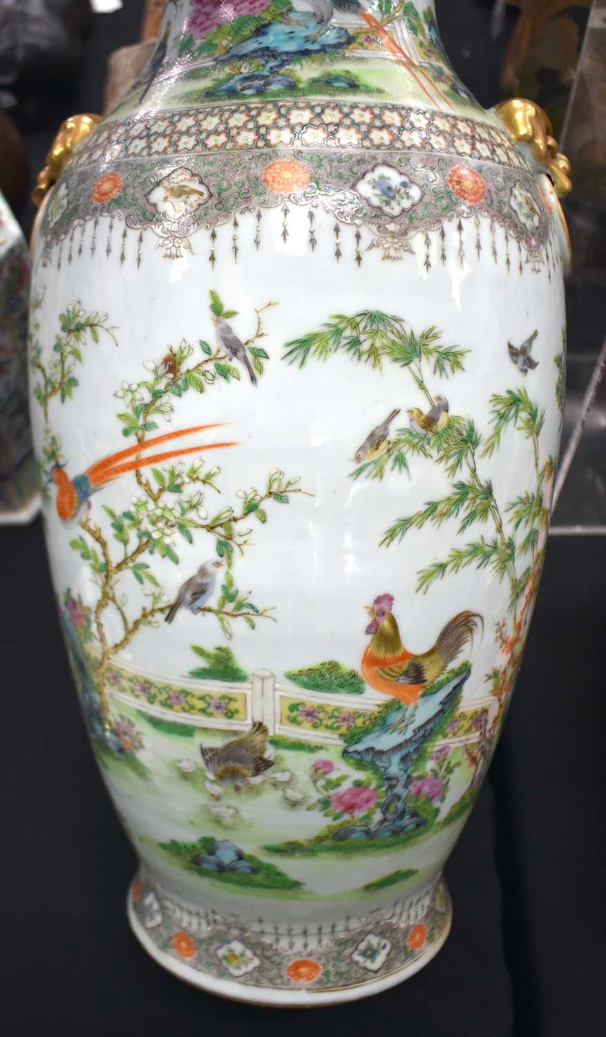 A VERY LARGE PAIR OF 19TH CENTURY CHINESE FAMILLE VERTE PORCELAIN VASES Qing, painted with birds - Image 24 of 31