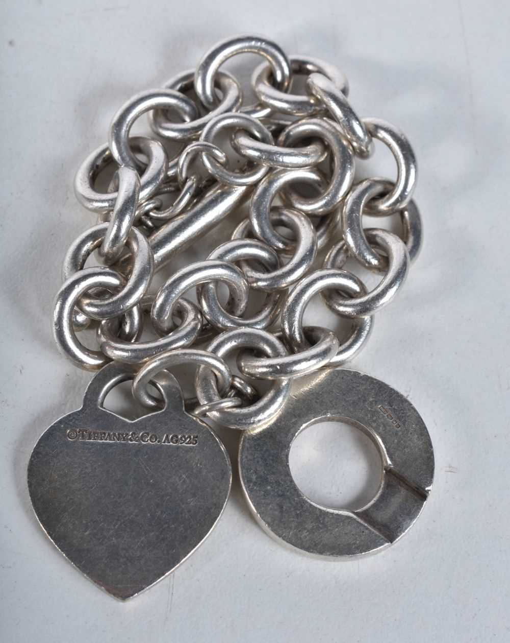 A Tiffany Silver Bracelet with Heart Tag. Stamped Tiffany 925, length 19cm, weight 41g - Image 3 of 3