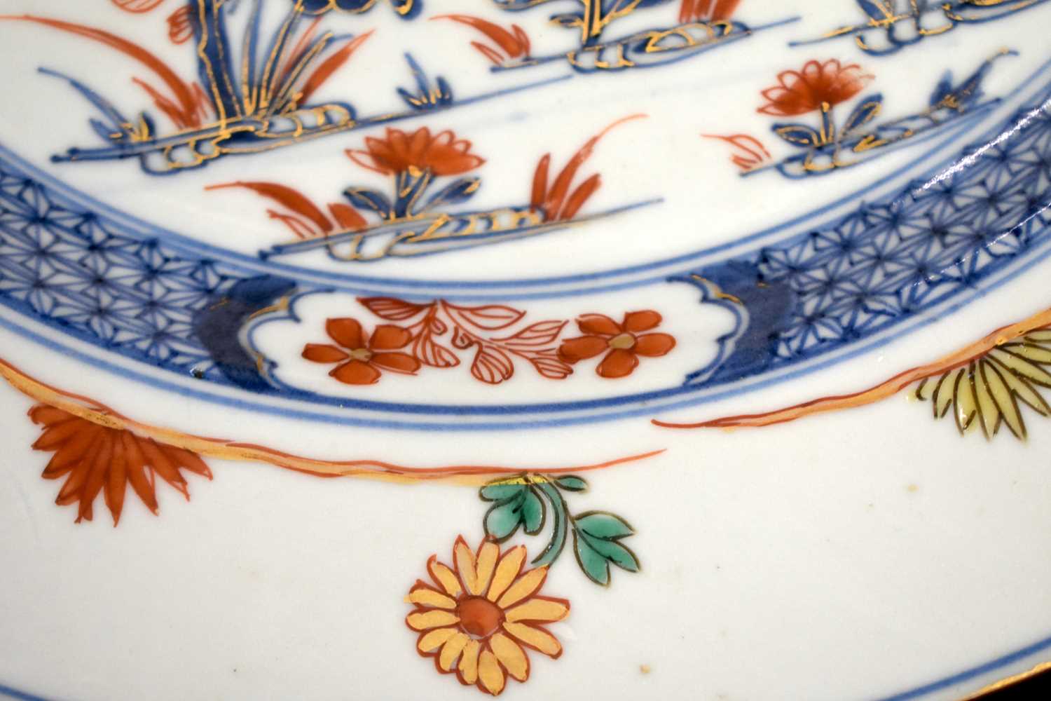 A LARGE PAIR OF LATE 17TH/18TH CENTURY CHINESE FAMILLE VERTE AND IMARI PORCELAIN DISHES Kangxi, - Image 11 of 23