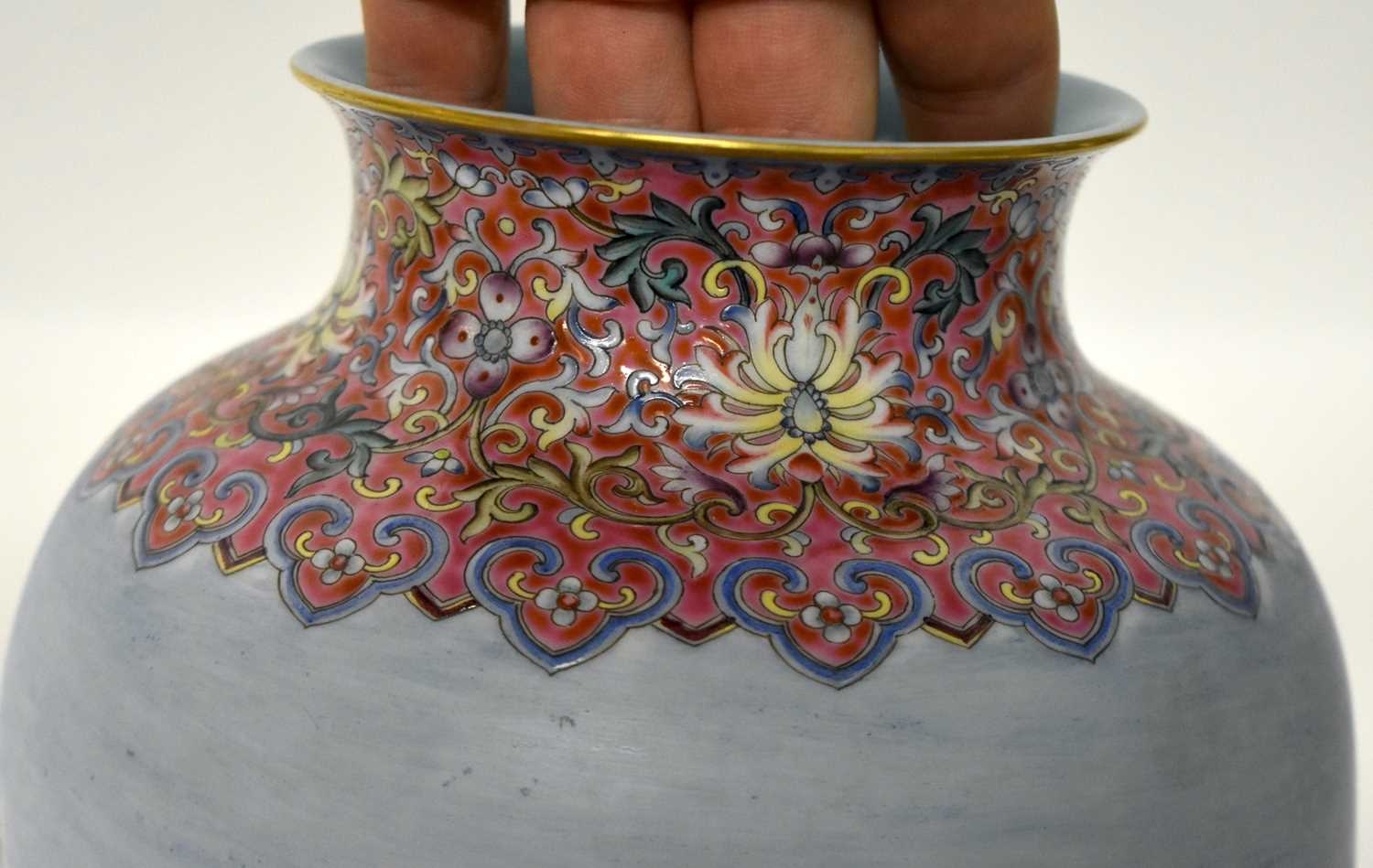 A FINE EARLY 20TH CENTURY CHINESE FAMILLE ROSE PORCELAIN LANTERN VASE Late Qing/Republic, painted - Image 8 of 20