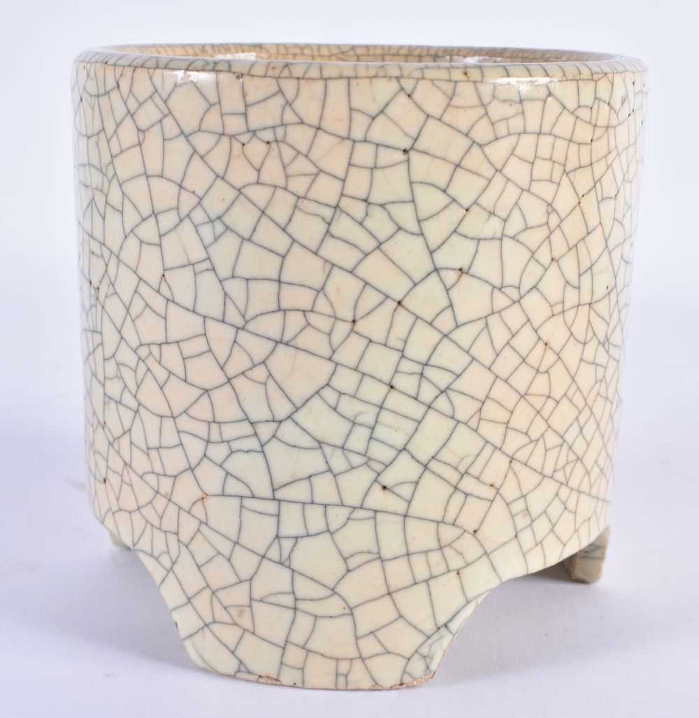 A CHINESE QING DYNASTY GE TYPE CRACKLED GLAZED CENSER Qing. 11 cm x 11 cm. - Image 2 of 5