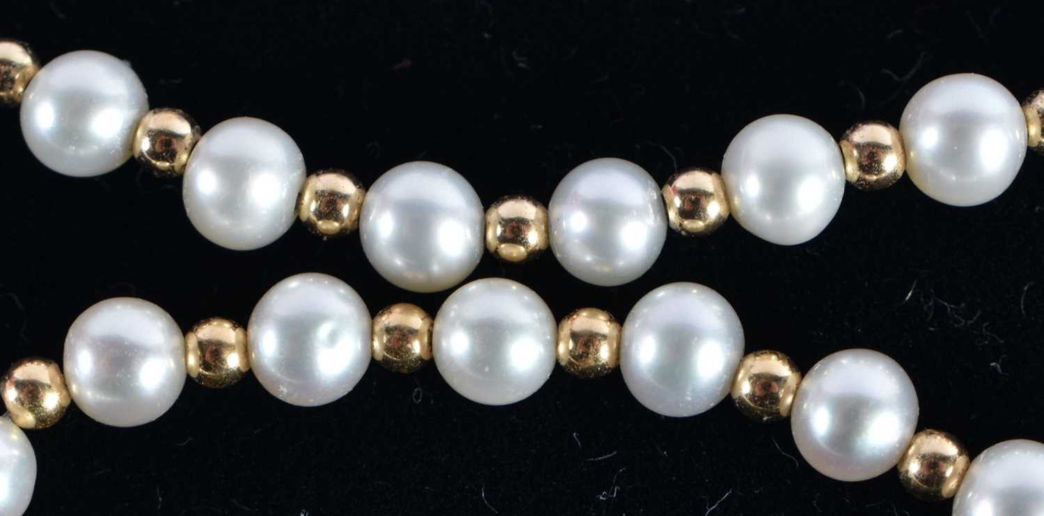 AN 18CT GOLD AND PEARL NECKLACE. 10.8 grams. 46 cm long. - Image 2 of 3