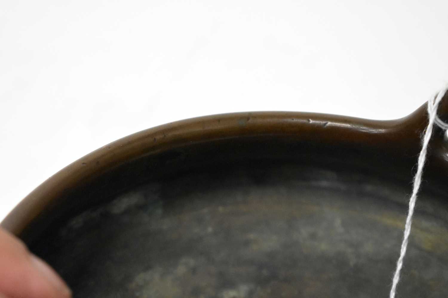 A RARE CHINESE QING DYNASTY TWIN HANDLED BRONZE CENSER bearing unusual studio mark to base. 2378 - Image 27 of 27