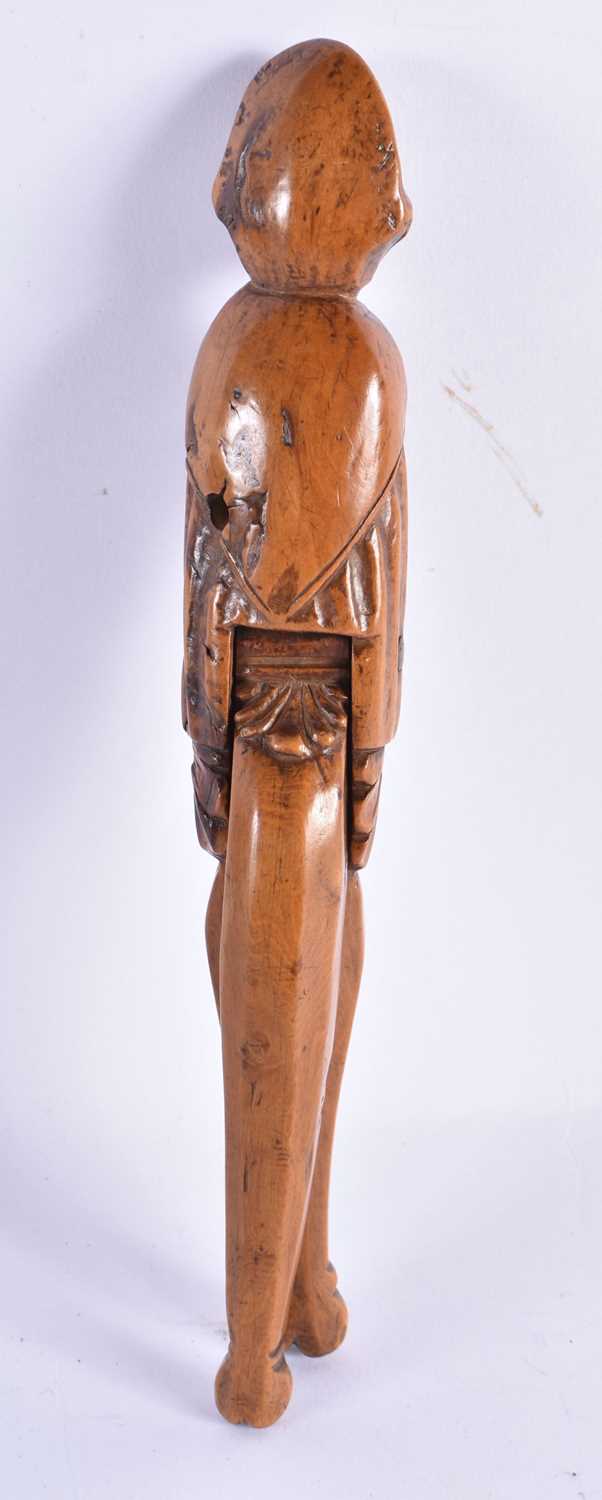 A PAIR OF 18TH CENTURY CARVED TREEN FIGURAL NUT CRACKERS formed as a peasant female wearing a dress. - Image 5 of 5